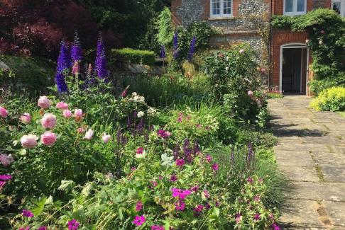 Country cottage garden (Berkshire)
